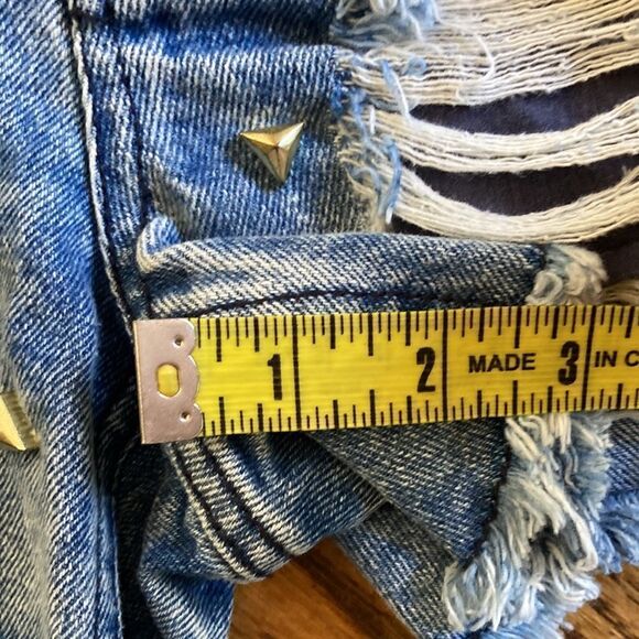 Love Fire Distressed Embellished Raw Hem Shorts Size 00 New With Tags - Picture 8 of 11